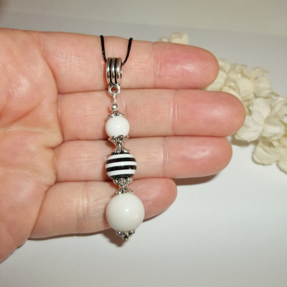 Black & White Stripe Necklace Handmade NWT 4999 - Picture 7 of 8